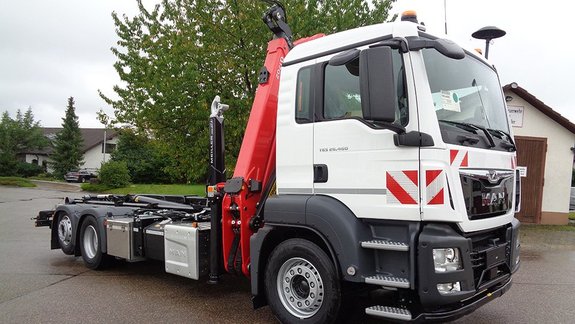 PALFINGER Abrollkipper mit EPSILON Recyclingkran